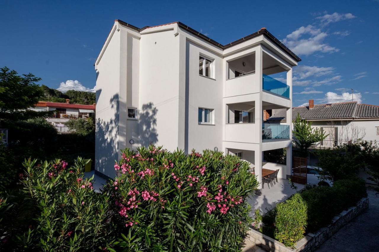 Peaceful Haven Near The Sea-Apartments Torlak Rab Банёл Экстерьер фото