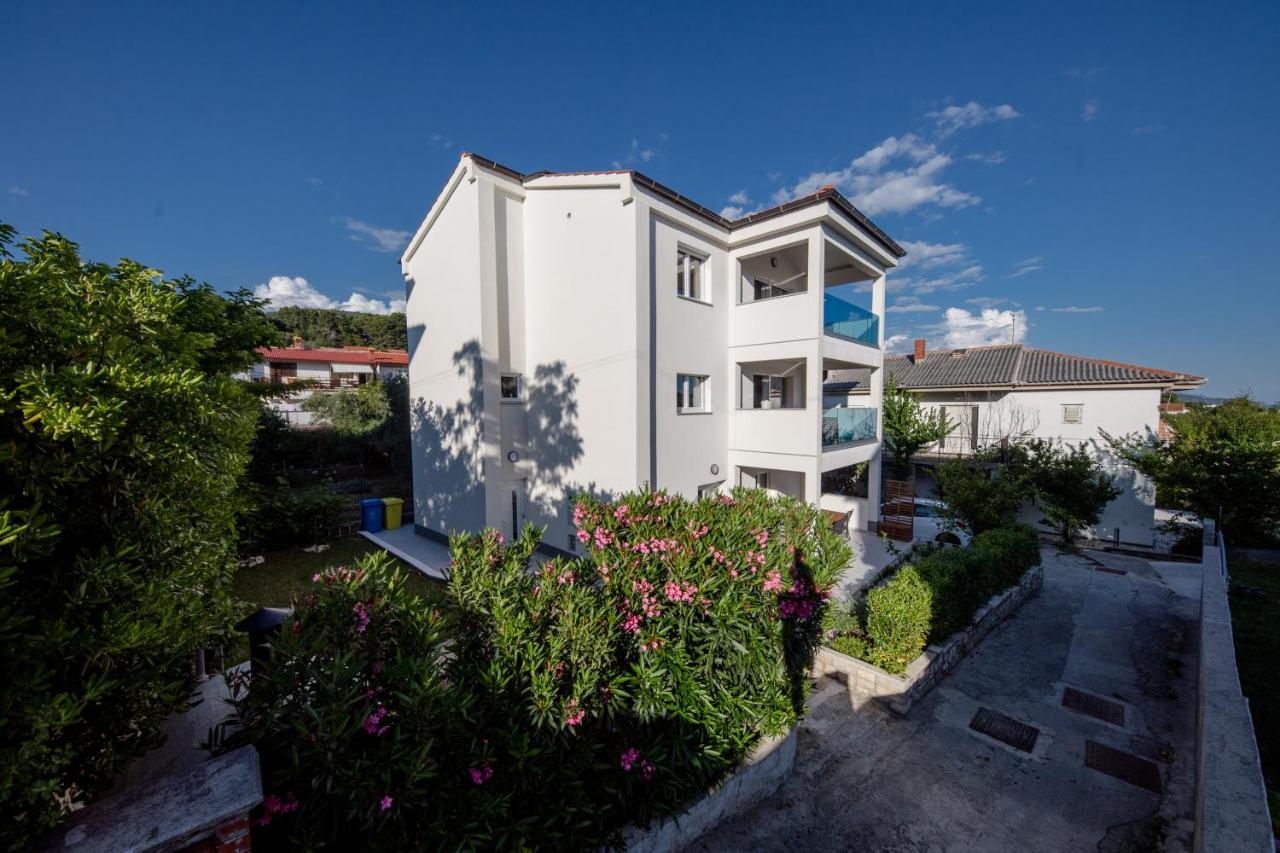 Peaceful Haven Near The Sea-Apartments Torlak Rab Банёл Экстерьер фото
